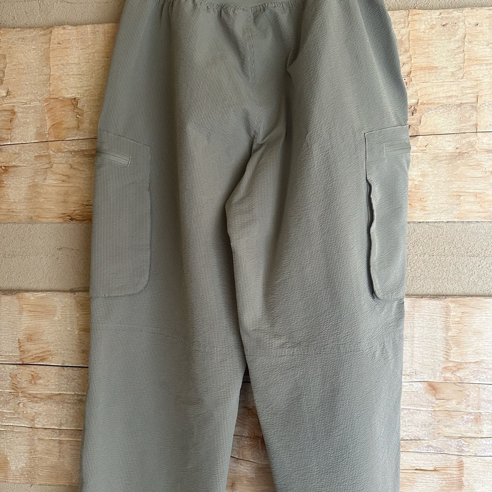 Women's Cropped Cargo Ankle Pants in Sage green - Picture 3 of 5